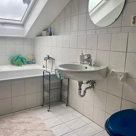 Goldstadt Loft 3-zimmer Balkon & Garage Zentrum דירה פורצהיים