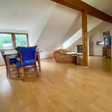 Goldstadt Loft 3-zimmer Balkon & Garage Zentrum דירה פורצהיים