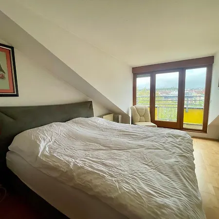 Goldstadt Loft 3-zimmer Balkon & Garage Zentrum פורצהיים