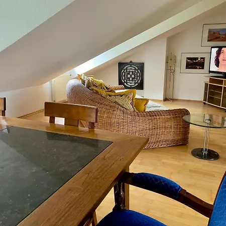 Goldstadt Loft 3-zimmer Balkon & Garage Zentrum דירה