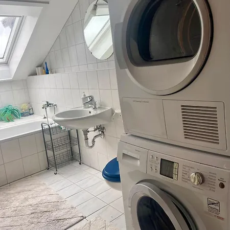 Goldstadt Loft 3-zimmer Balkon & Garage Zentrum דירה פורצהיים