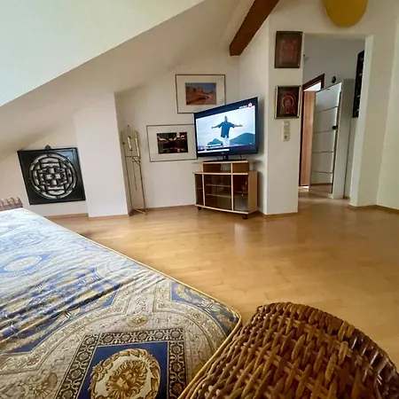 Goldstadt Loft 3-zimmer Balkon & Garage Zentrum פורצהיים