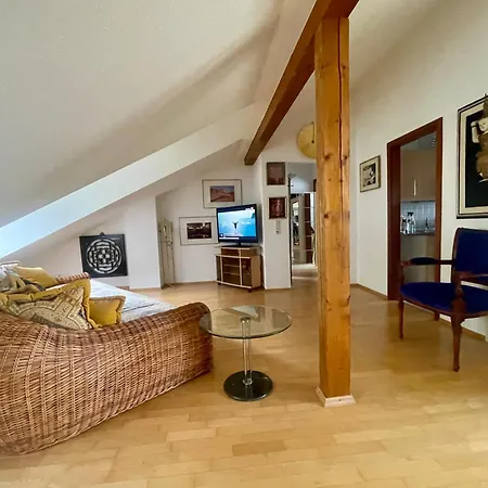 Goldstadt Loft 3-zimmer Balkon & Garage Zentrum Apartamento