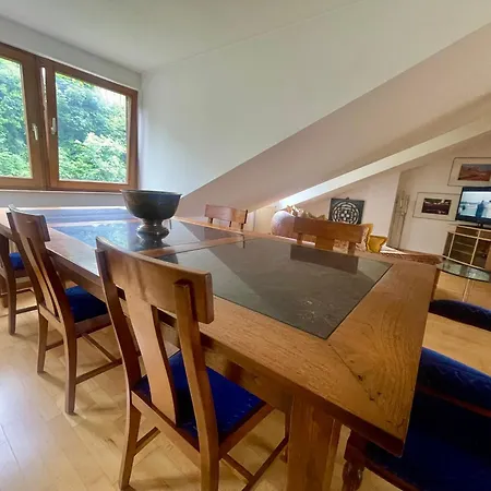 Goldstadt Loft 3-zimmer Balkon & Garage Zentrum דירה פורצהיים