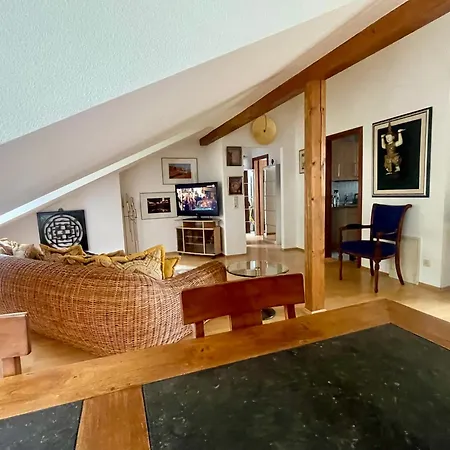 Goldstadt Loft 3-zimmer Balkon & Garage Zentrum פורצהיים