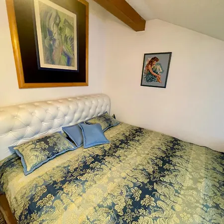 Goldstadt Loft 3-zimmer Balkon & Garage Zentrum דירה