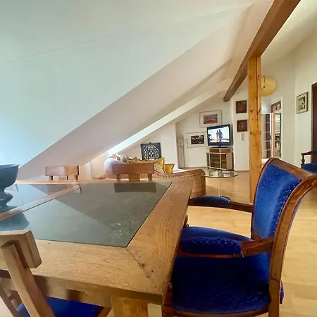 Goldstadt Loft 3-zimmer Balkon & Garage Zentrum דירה *