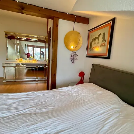 Goldstadt Loft 3-zimmer Balkon & Garage Zentrum דירה