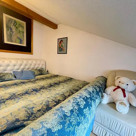 Goldstadt Loft 3-zimmer Balkon & Garage Zentrum דירה פורצהיים