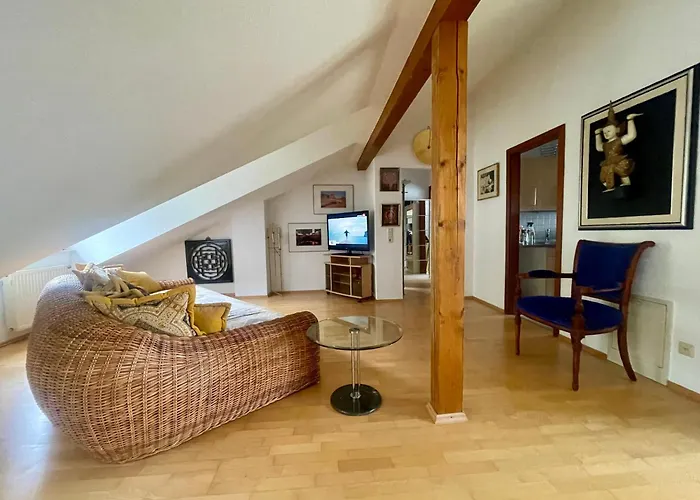 Goldstadt Loft 3-zimmer Balkon & Garage Zentrum شقة